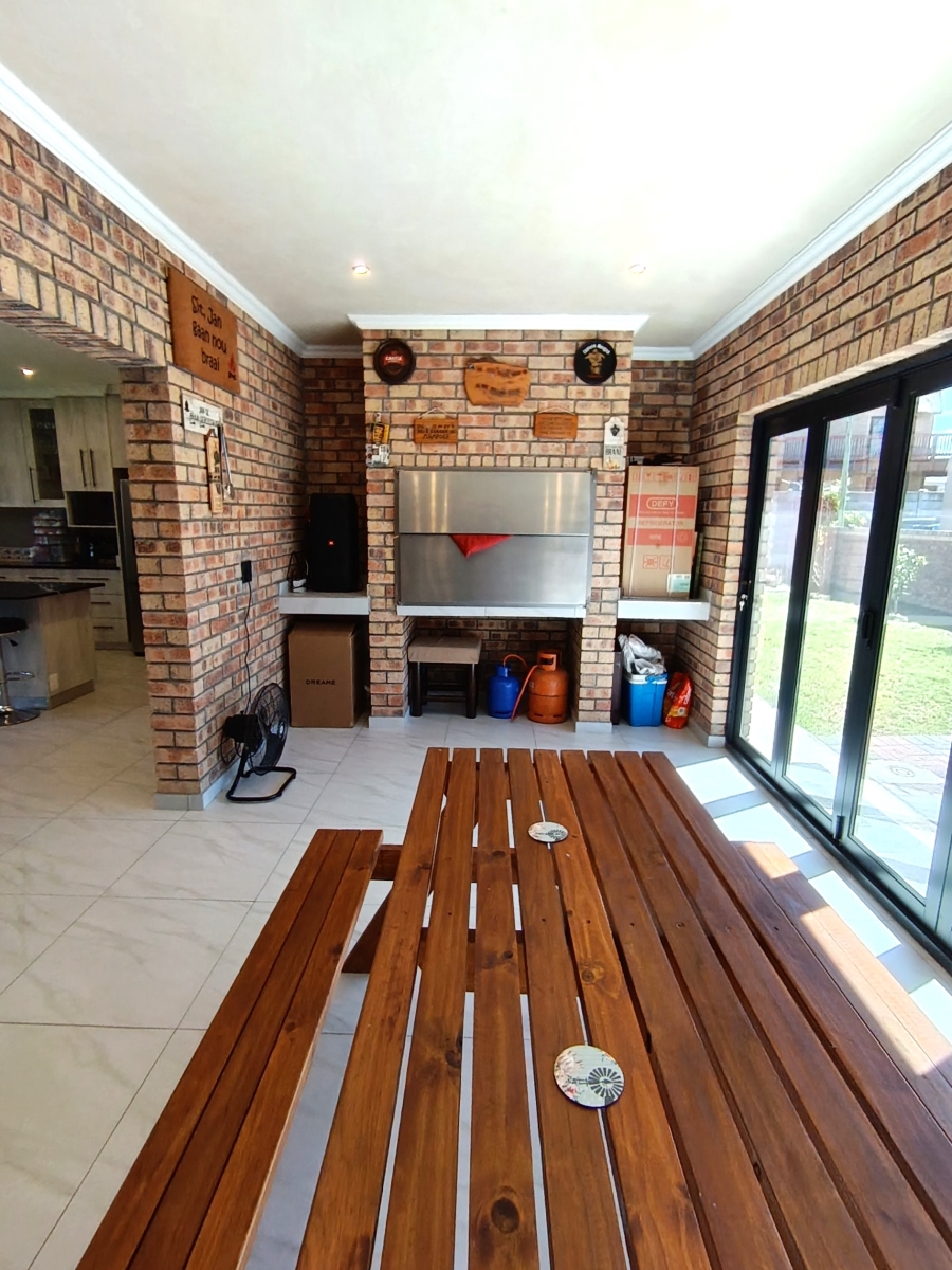 3 Bedroom Property for Sale in Wavecrest Eastern Cape